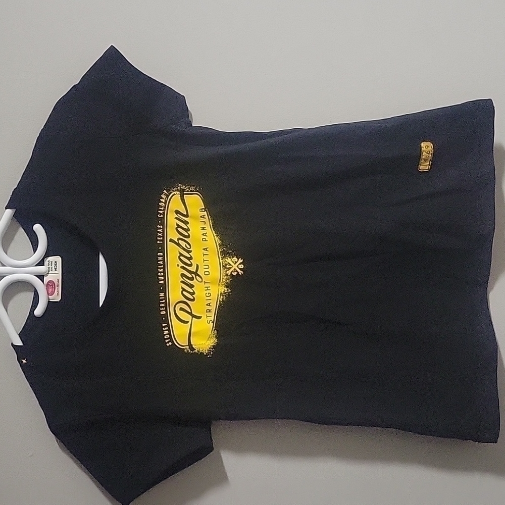 Women's short sleeve black t-shirt size M. Punjaban tshirt